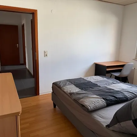 Apartment Im Erdgeschoß Mit Bad Und Küche